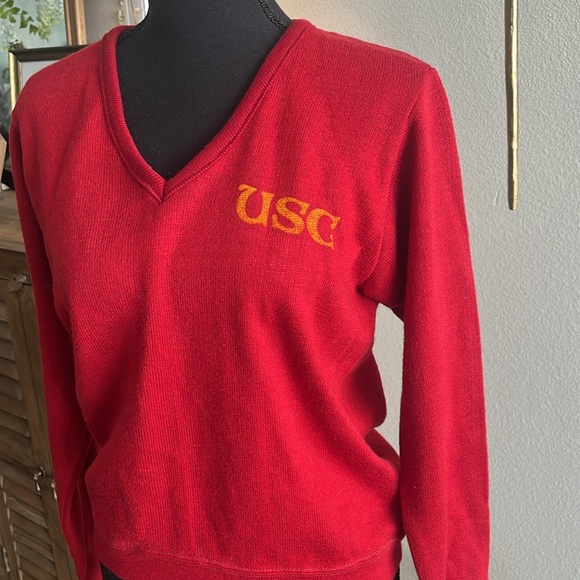 Great condition vintage USC sweatshirt. - Picture 2 of 6